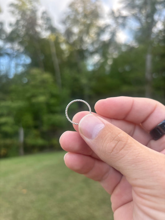Thin Twist Ring - stackable