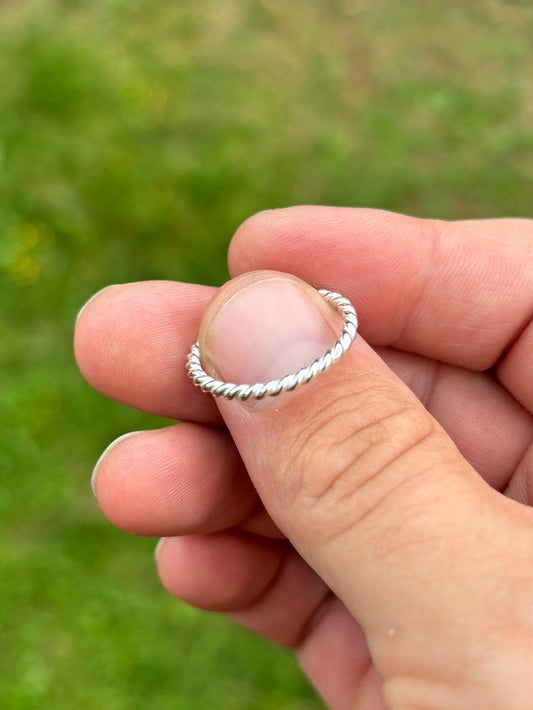 Thick Twist Ring - stackable
